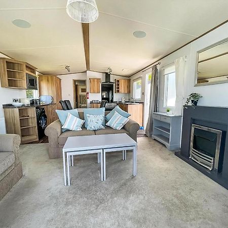 Beautiful Caravan With Decking At Carlton Meres Holiday Park, Suffolk Ref 60022M サックスマンダム エクステリア 写真