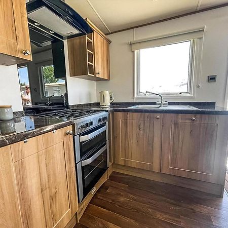 Beautiful Caravan With Decking At Carlton Meres Holiday Park, Suffolk Ref 60022M サックスマンダム エクステリア 写真