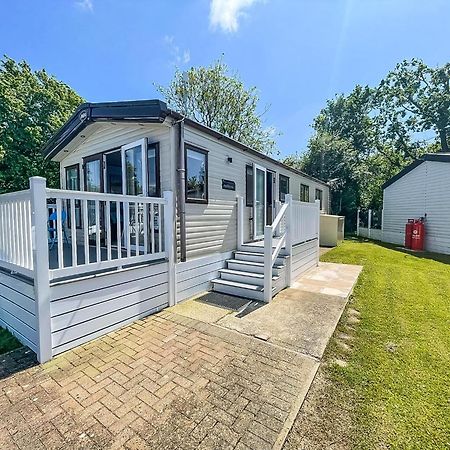 Beautiful Caravan With Decking At Carlton Meres Holiday Park, Suffolk Ref 60022M サックスマンダム エクステリア 写真
