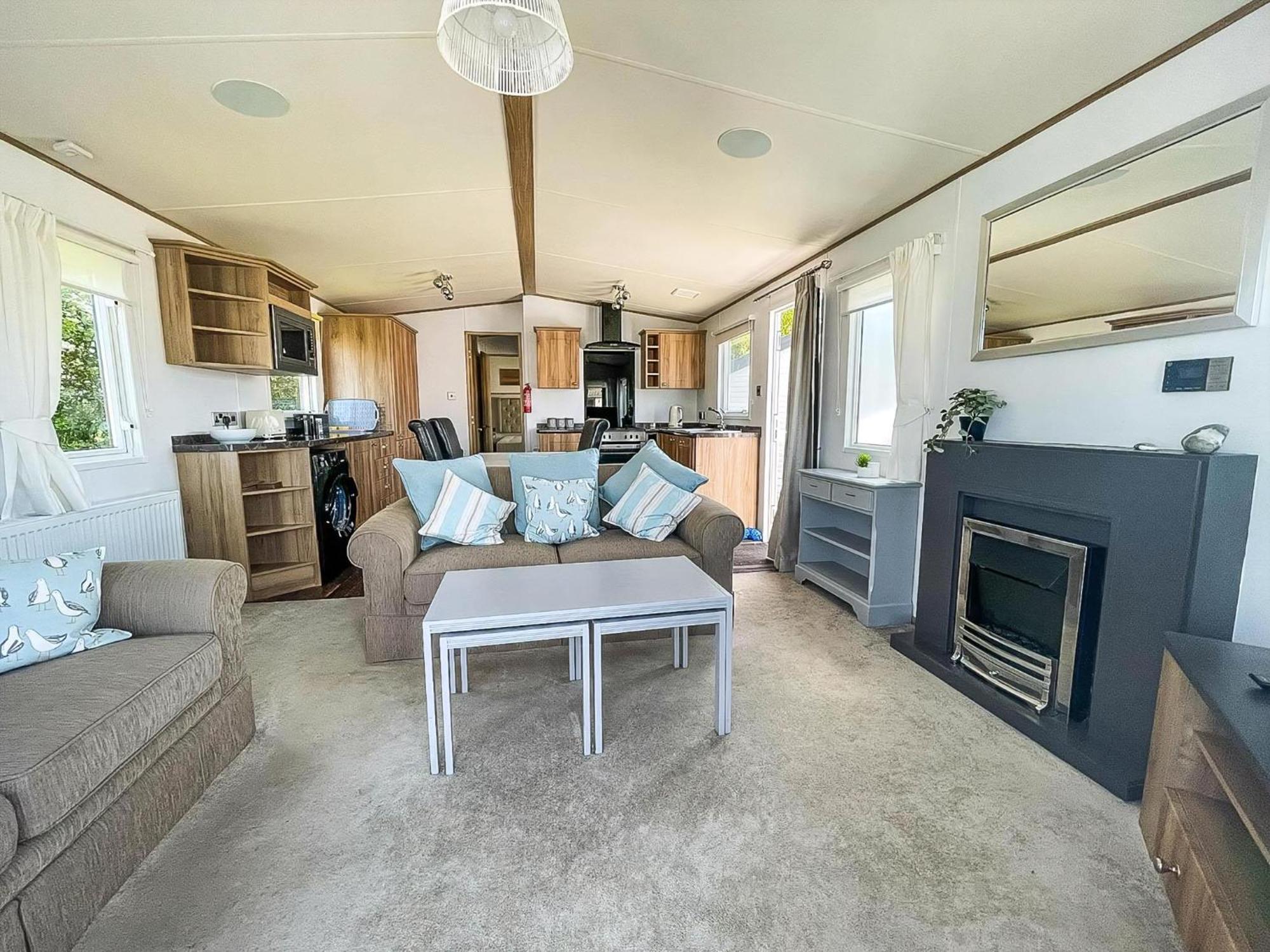 Beautiful Caravan With Decking At Carlton Meres Holiday Park, Suffolk Ref 60022M サックスマンダム エクステリア 写真