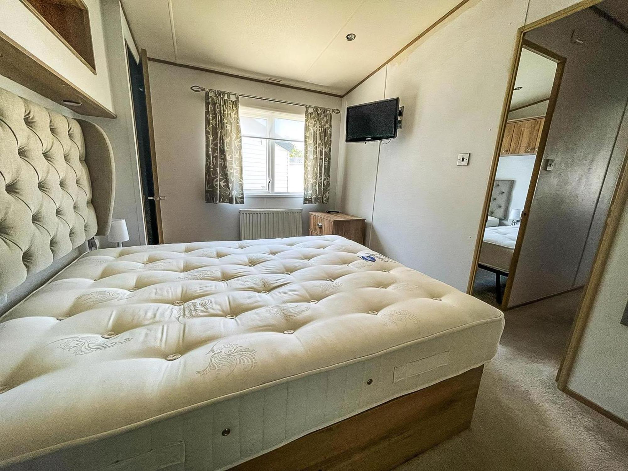 Beautiful Caravan With Decking At Carlton Meres Holiday Park, Suffolk Ref 60022M サックスマンダム エクステリア 写真