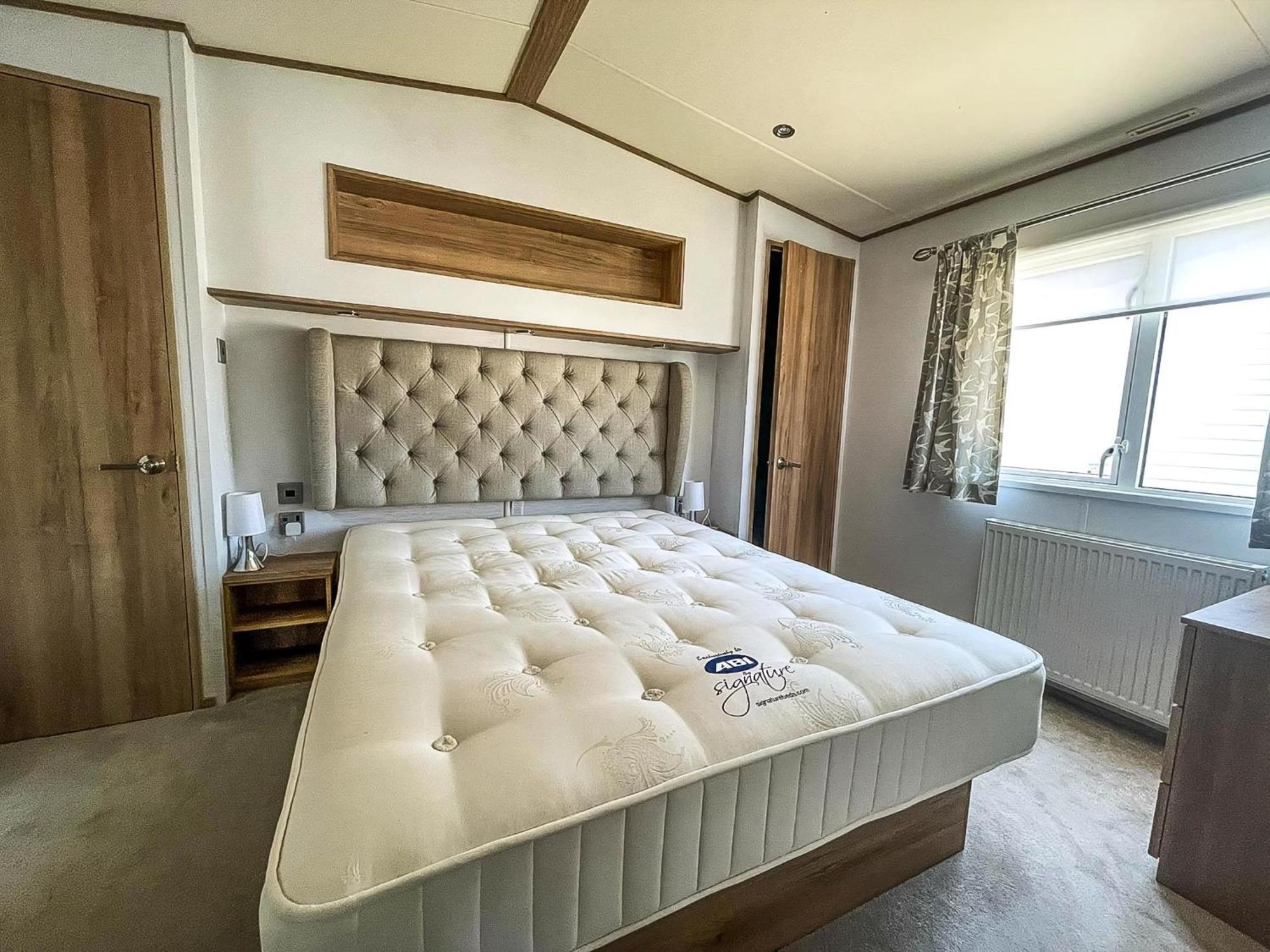 Beautiful Caravan With Decking At Carlton Meres Holiday Park, Suffolk Ref 60022M サックスマンダム エクステリア 写真