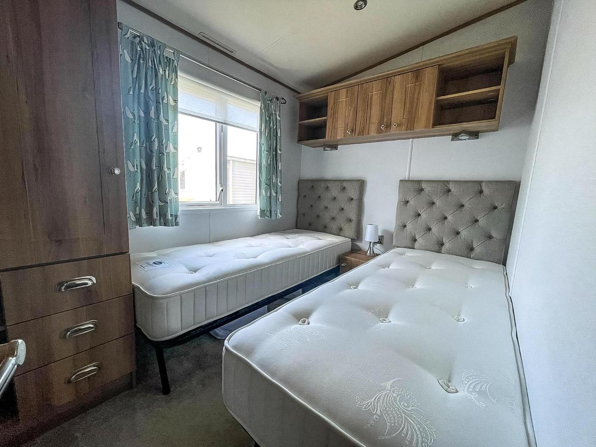 Beautiful Caravan With Decking At Carlton Meres Holiday Park, Suffolk Ref 60022M サックスマンダム エクステリア 写真