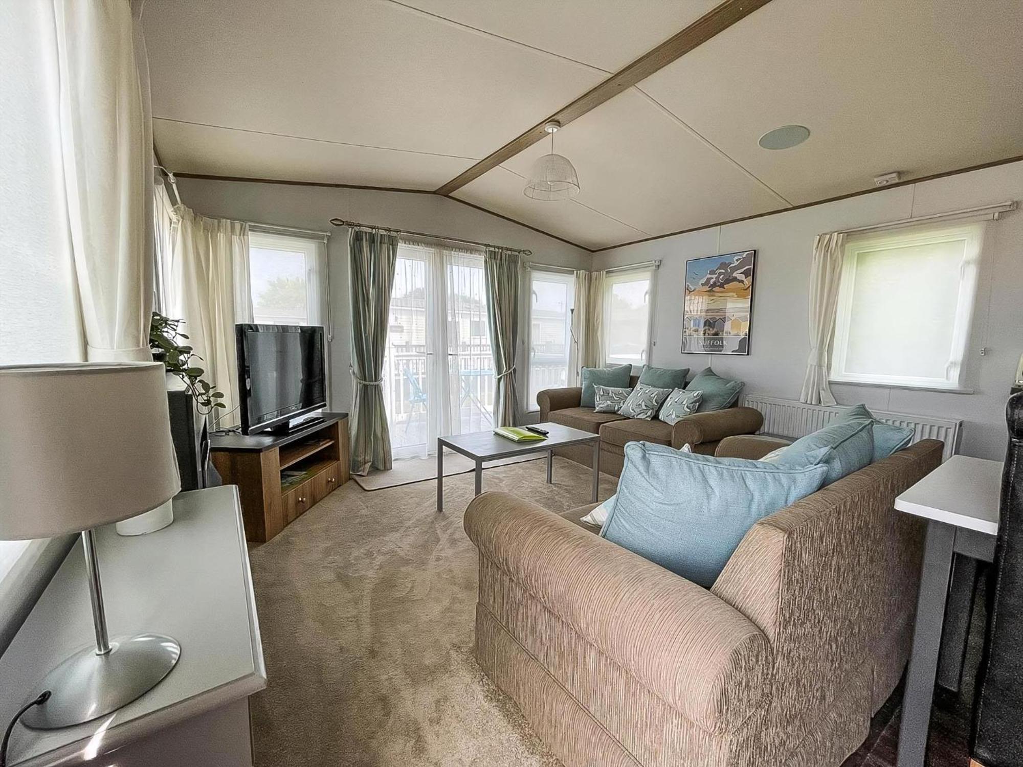 Beautiful Caravan With Decking At Carlton Meres Holiday Park, Suffolk Ref 60022M サックスマンダム エクステリア 写真