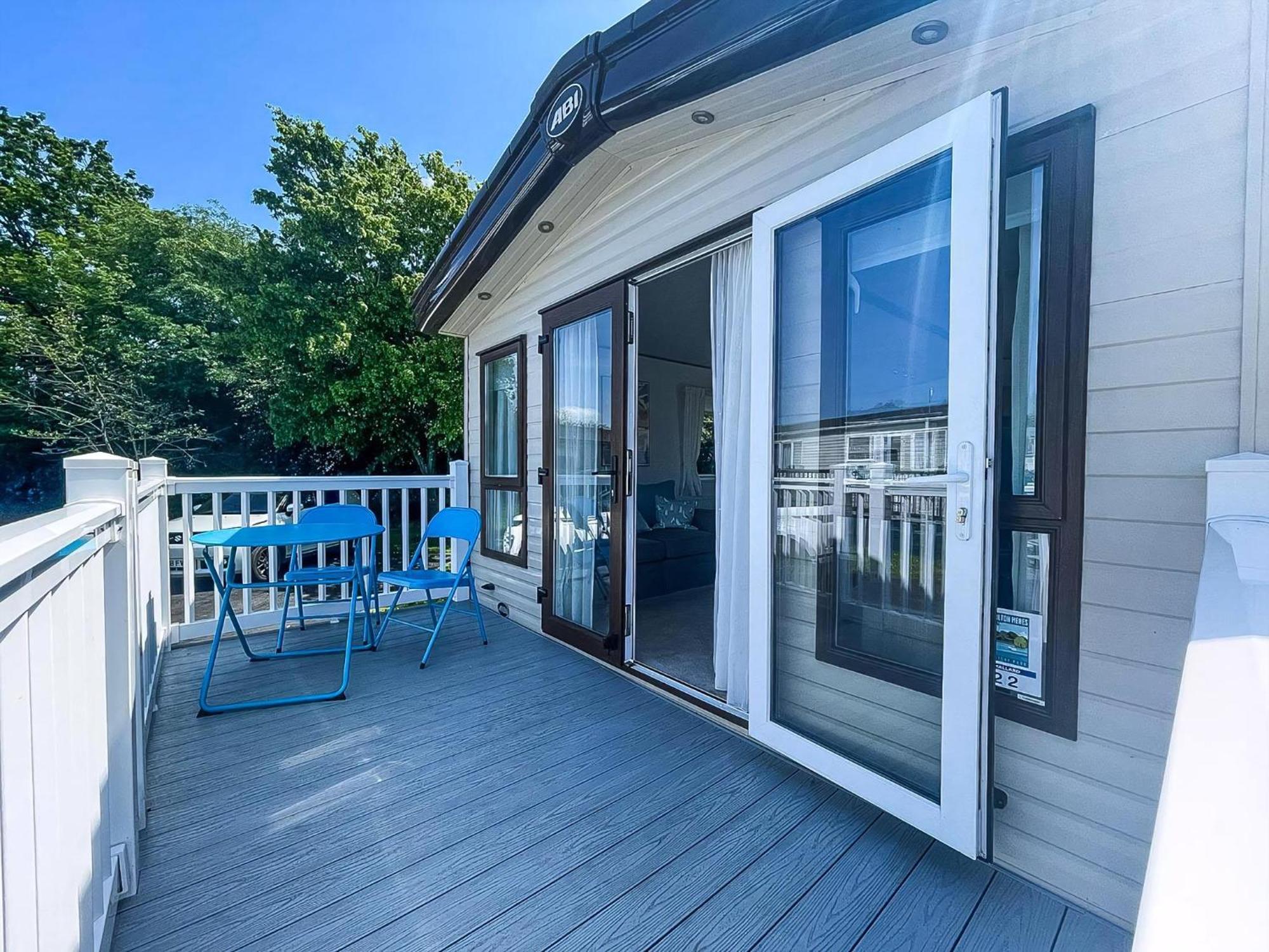 Beautiful Caravan With Decking At Carlton Meres Holiday Park, Suffolk Ref 60022M サックスマンダム エクステリア 写真