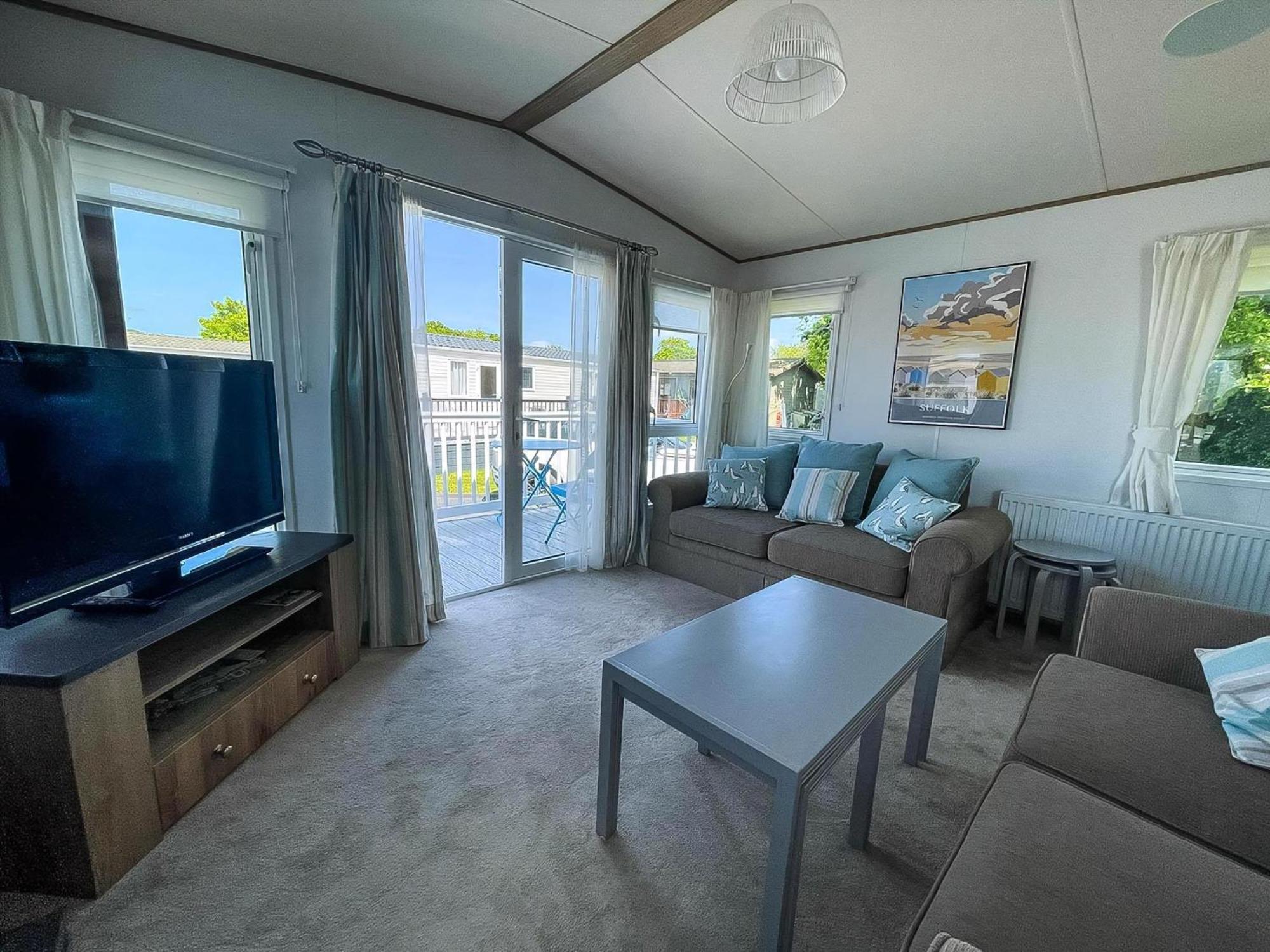 Beautiful Caravan With Decking At Carlton Meres Holiday Park, Suffolk Ref 60022M サックスマンダム エクステリア 写真
