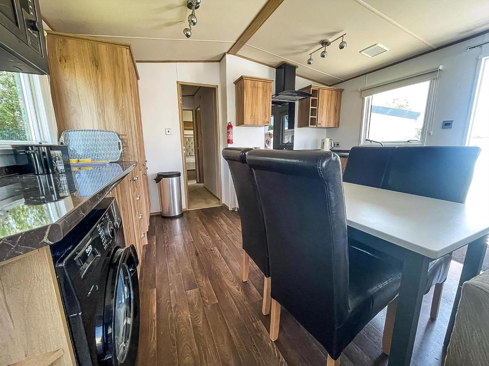 Beautiful Caravan With Decking At Carlton Meres Holiday Park, Suffolk Ref 60022M サックスマンダム エクステリア 写真