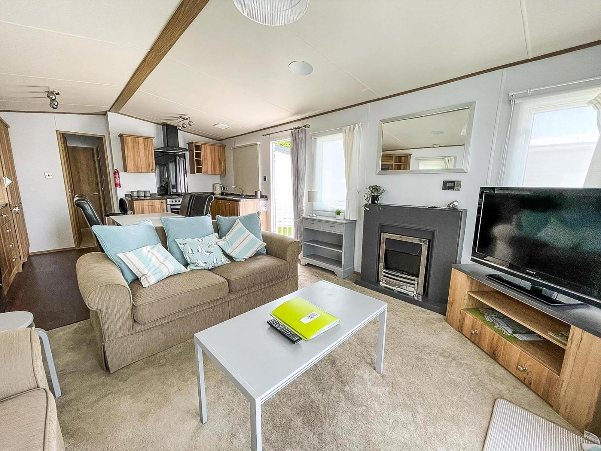 Beautiful Caravan With Decking At Carlton Meres Holiday Park, Suffolk Ref 60022M サックスマンダム エクステリア 写真